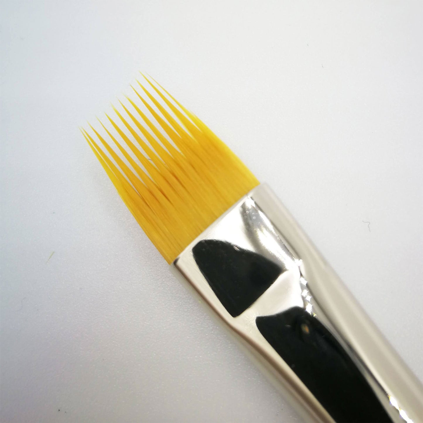 Bob Ross WILDLIFE Brush - 1/2" Fur Brush closeup