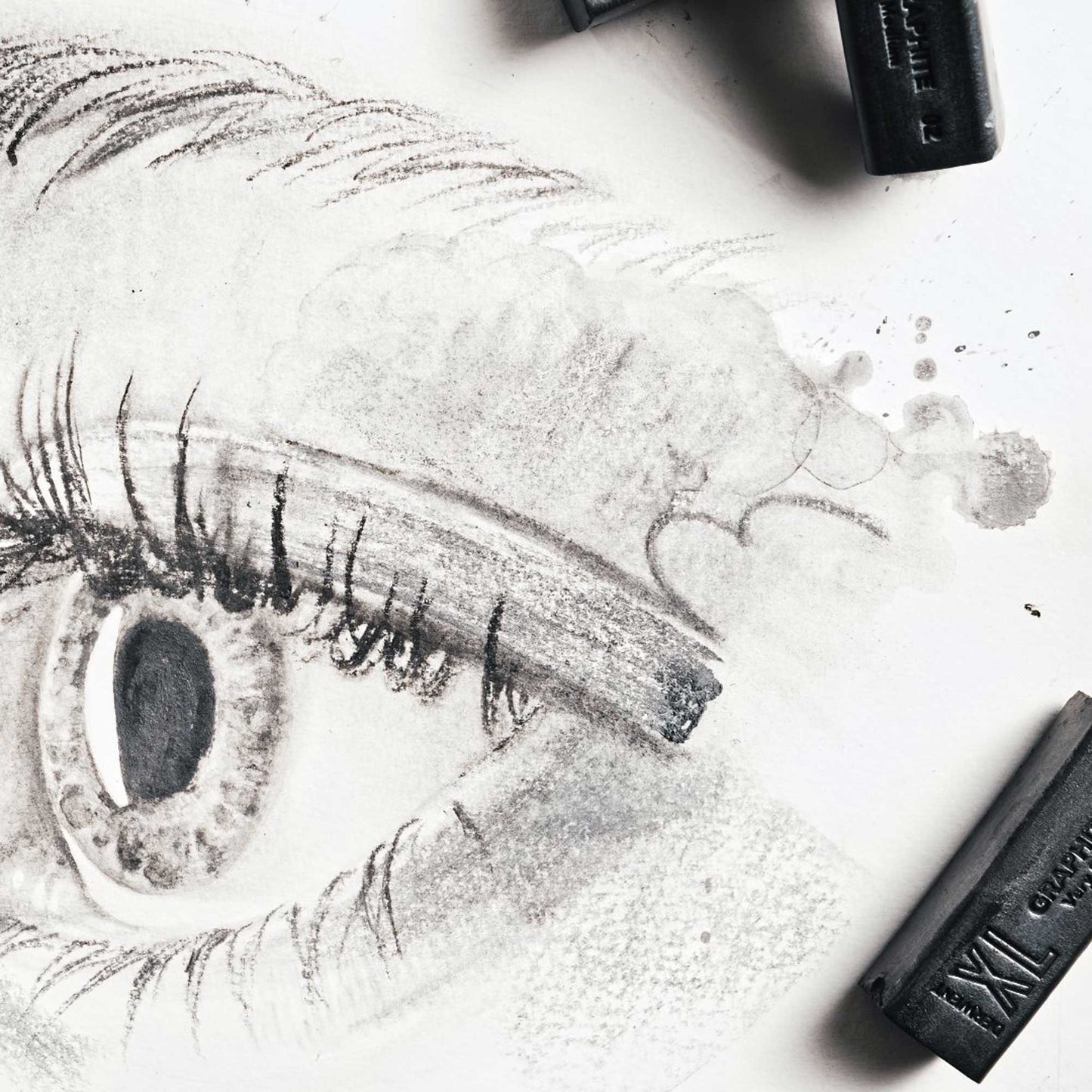 Smooth graphite with a consistent and smooth laydown