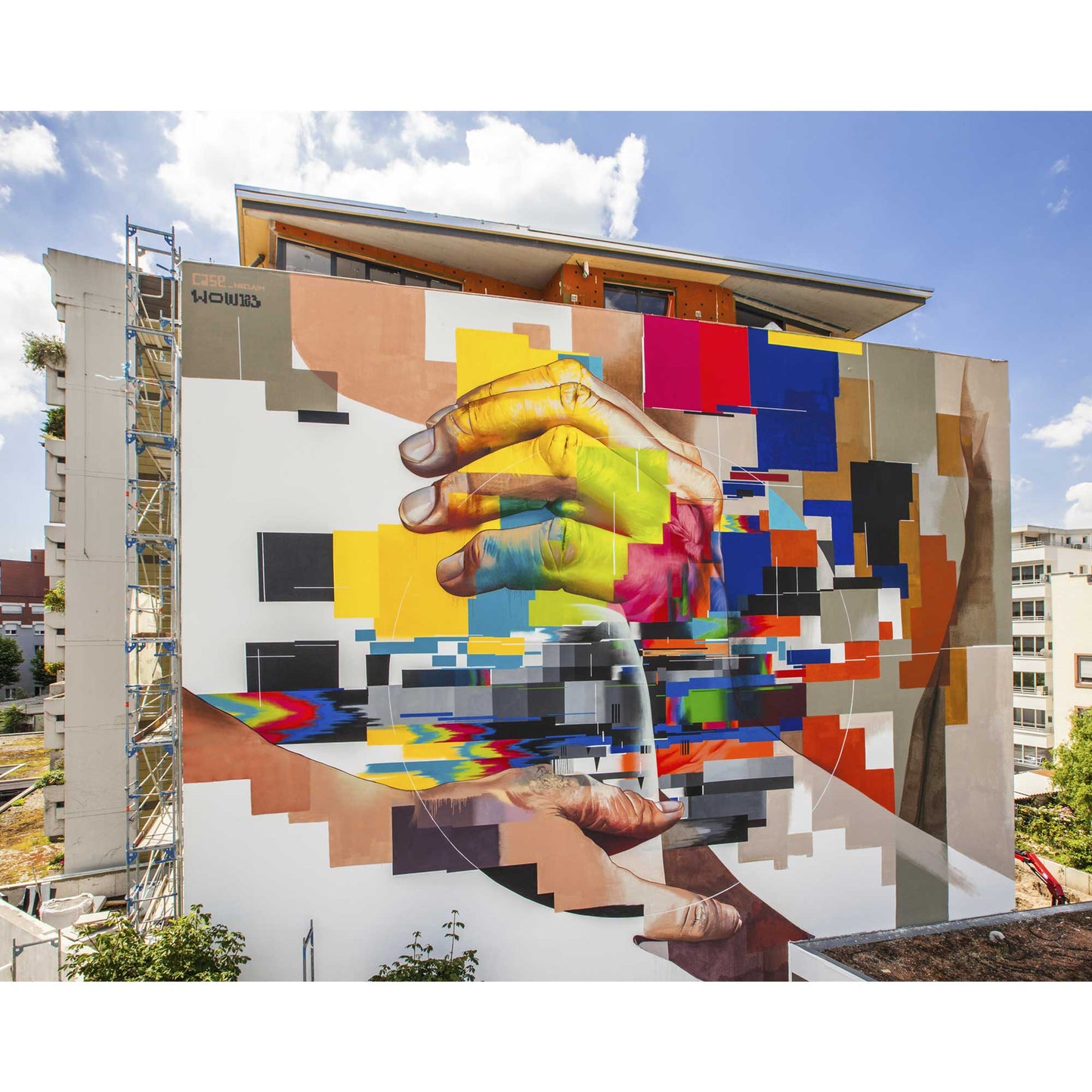 An impressive, large scale mural created with Montana Gold