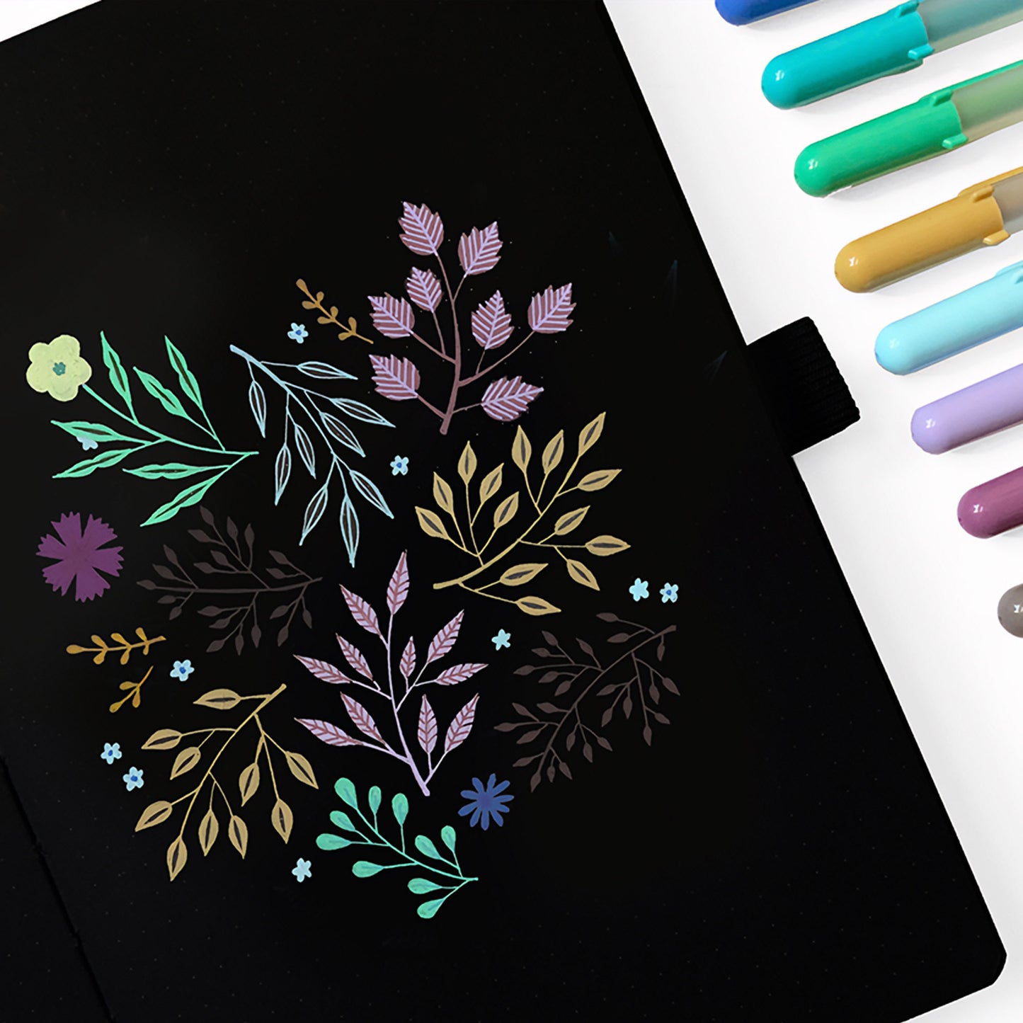 Sakura Gelly Roll - Moonlight Fine - Sample Illustration on Black Paper