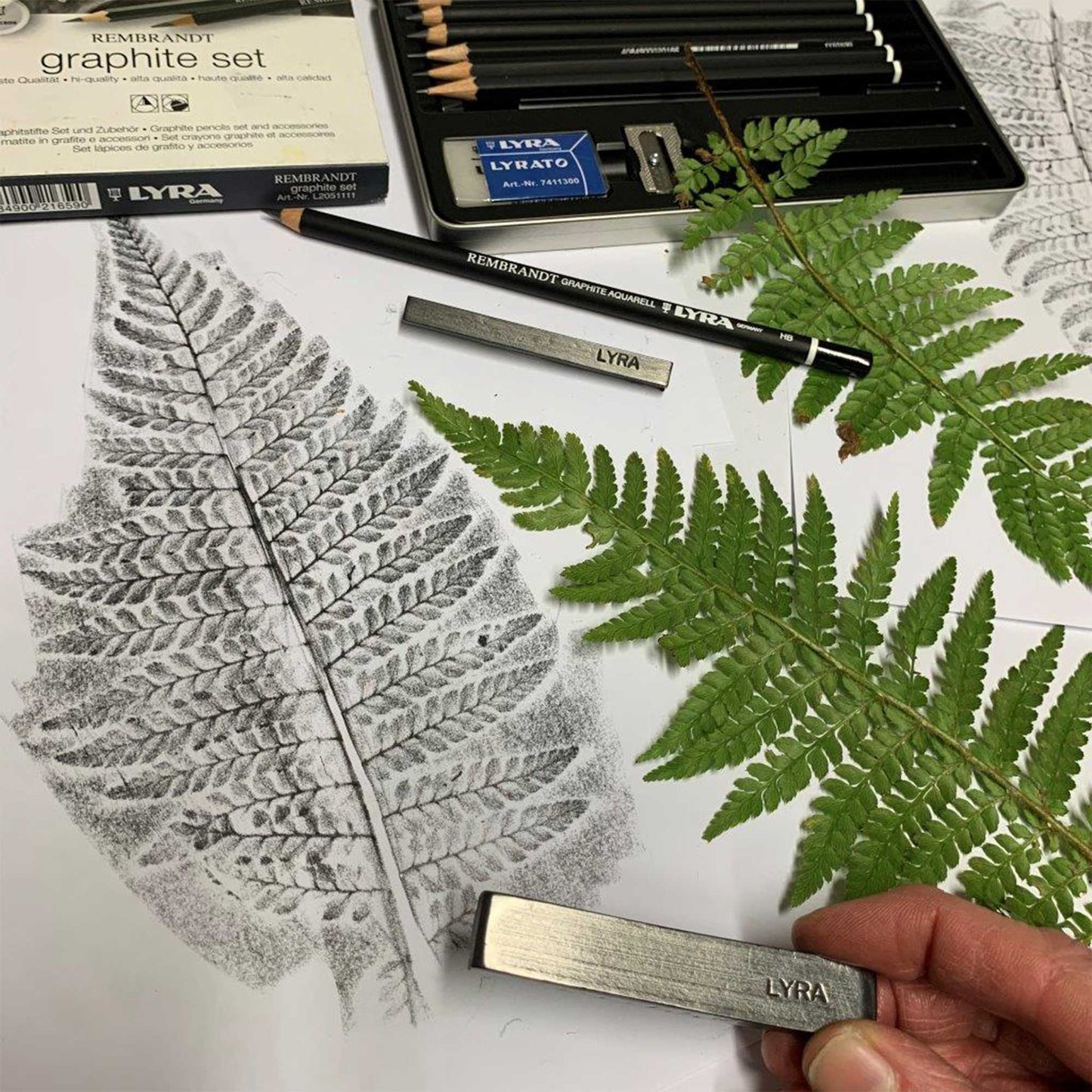 Lyra Rembrandt Graphite Pencils Set in use