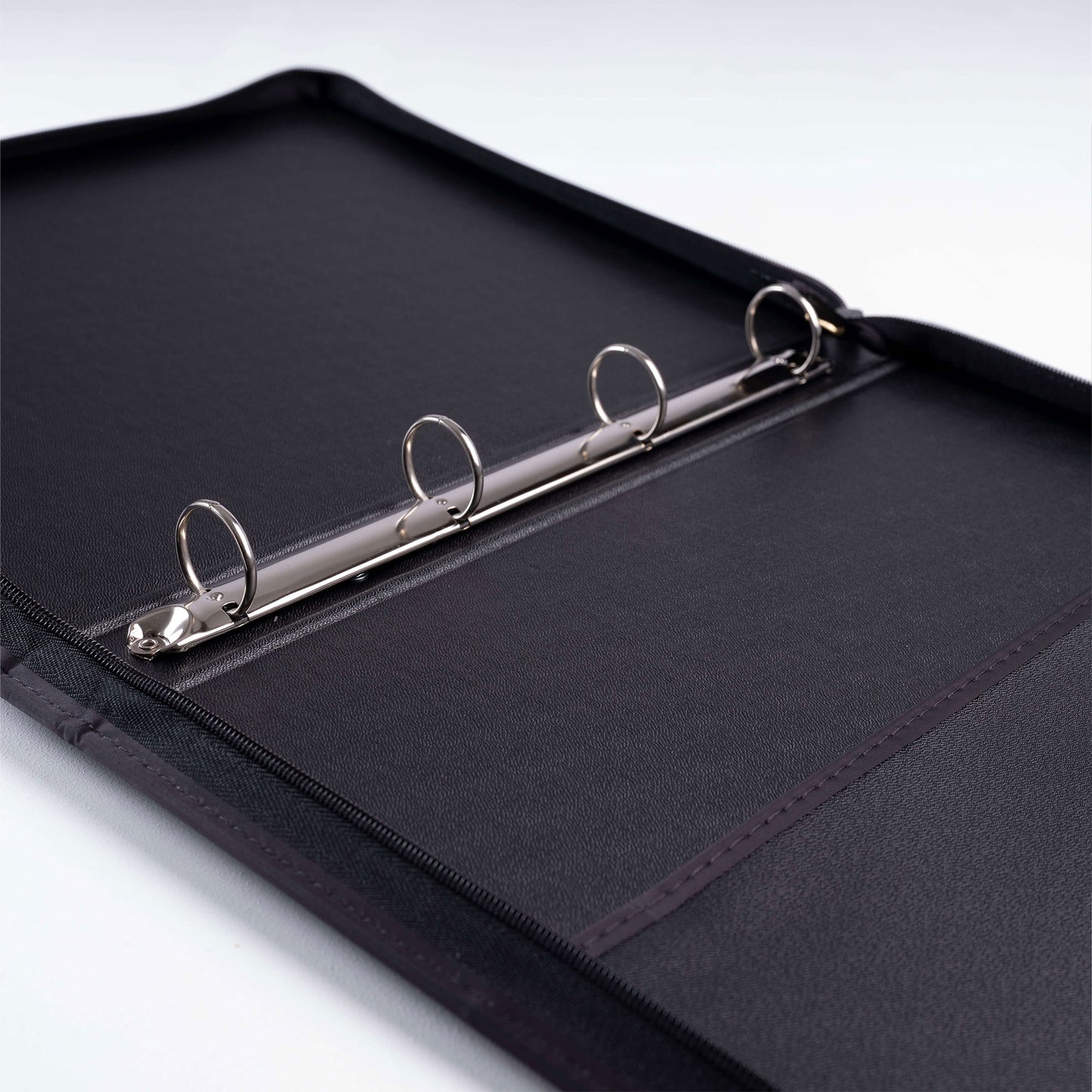 ARTdiscount Student Presenter Open, showcasing burst-proof rings