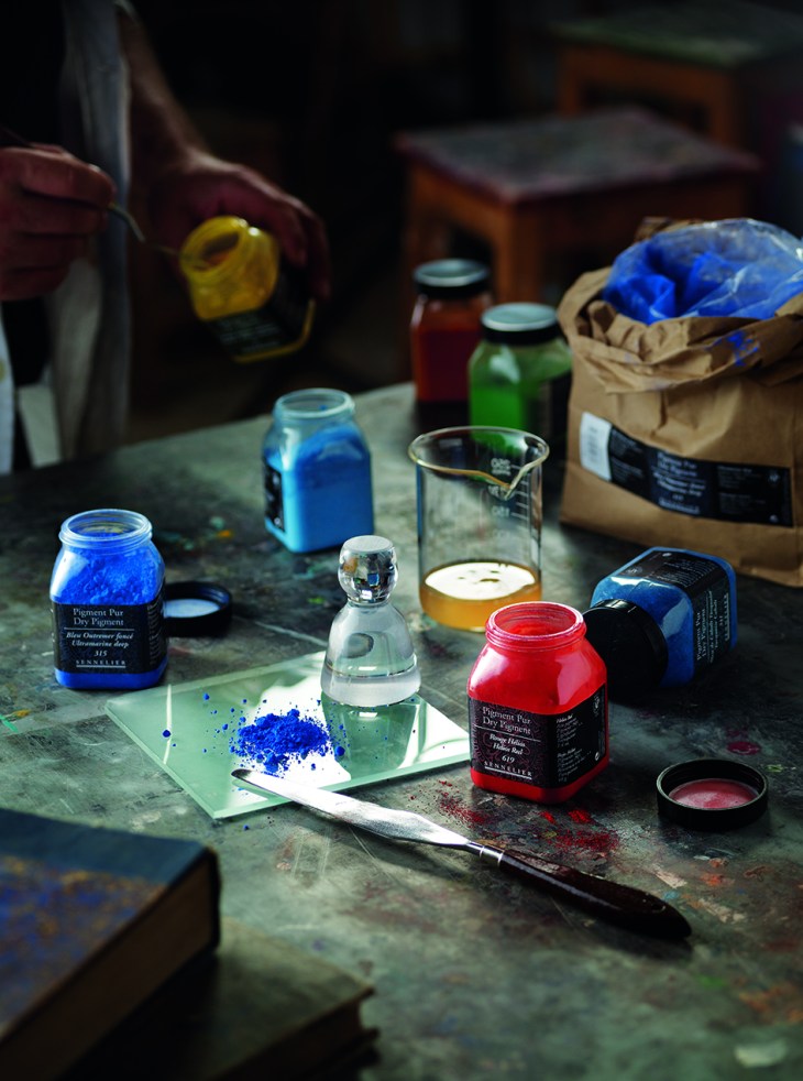 This Sennelier Egg Tempera Binding Medium is designed for use with dry pigments to create artist quality colours.