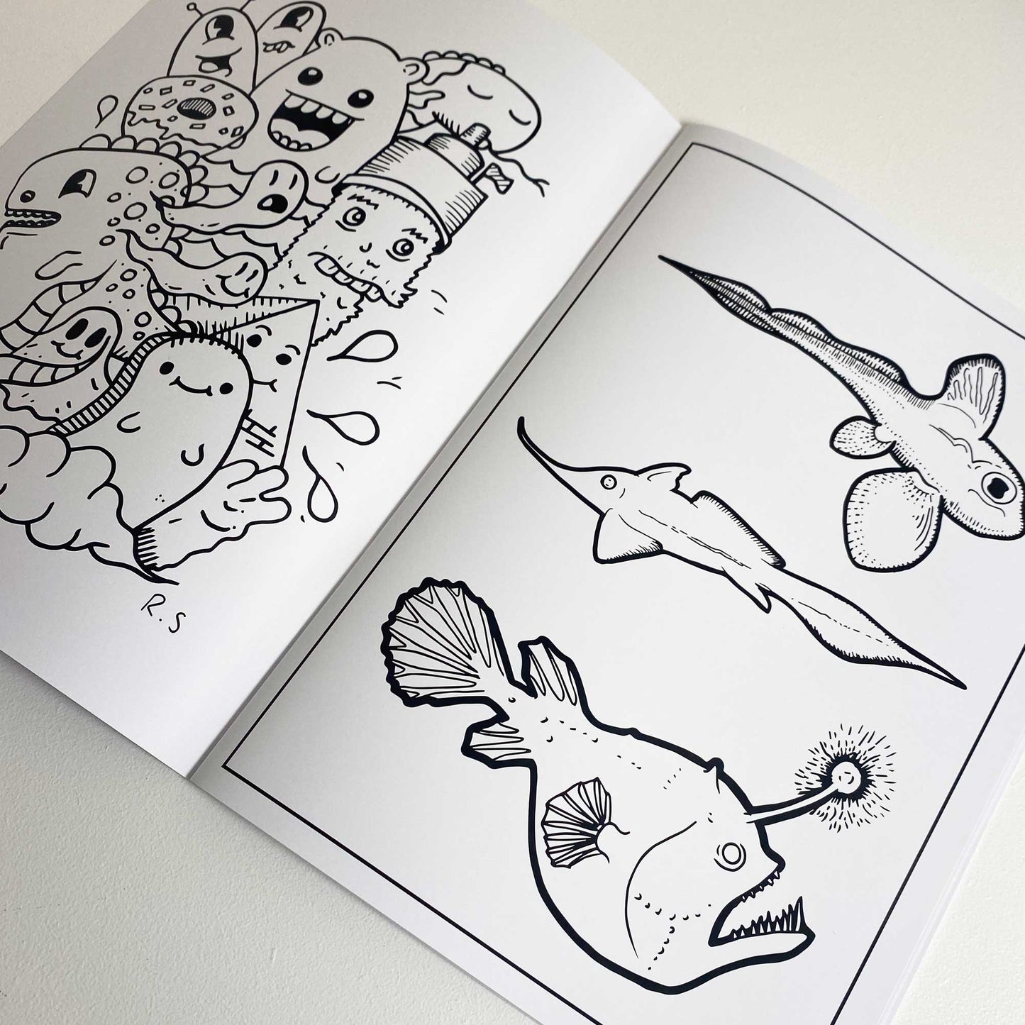 Example of pages from the ARTDiscount Colouring Book