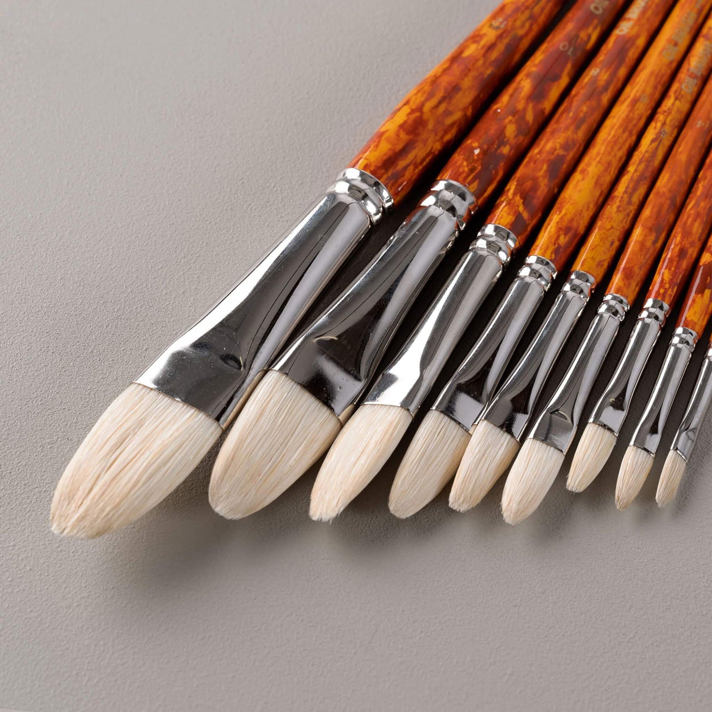 ARTdiscount Bristle Brushes - Filbert closeup