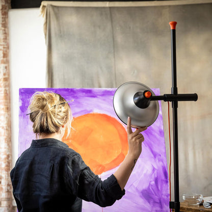  Innovative diffuser effectively eliminates glare and multiple shadows. 