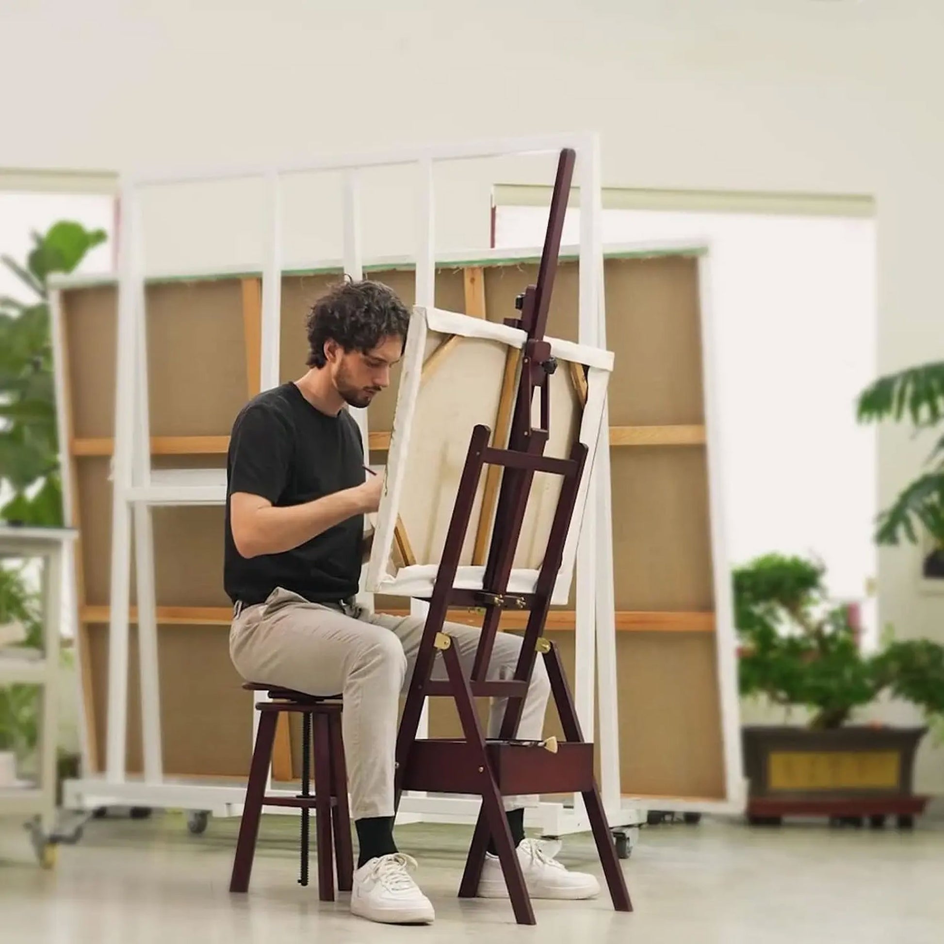 This adjustable floor easel is great to use no matter whether you are standing or sitting.