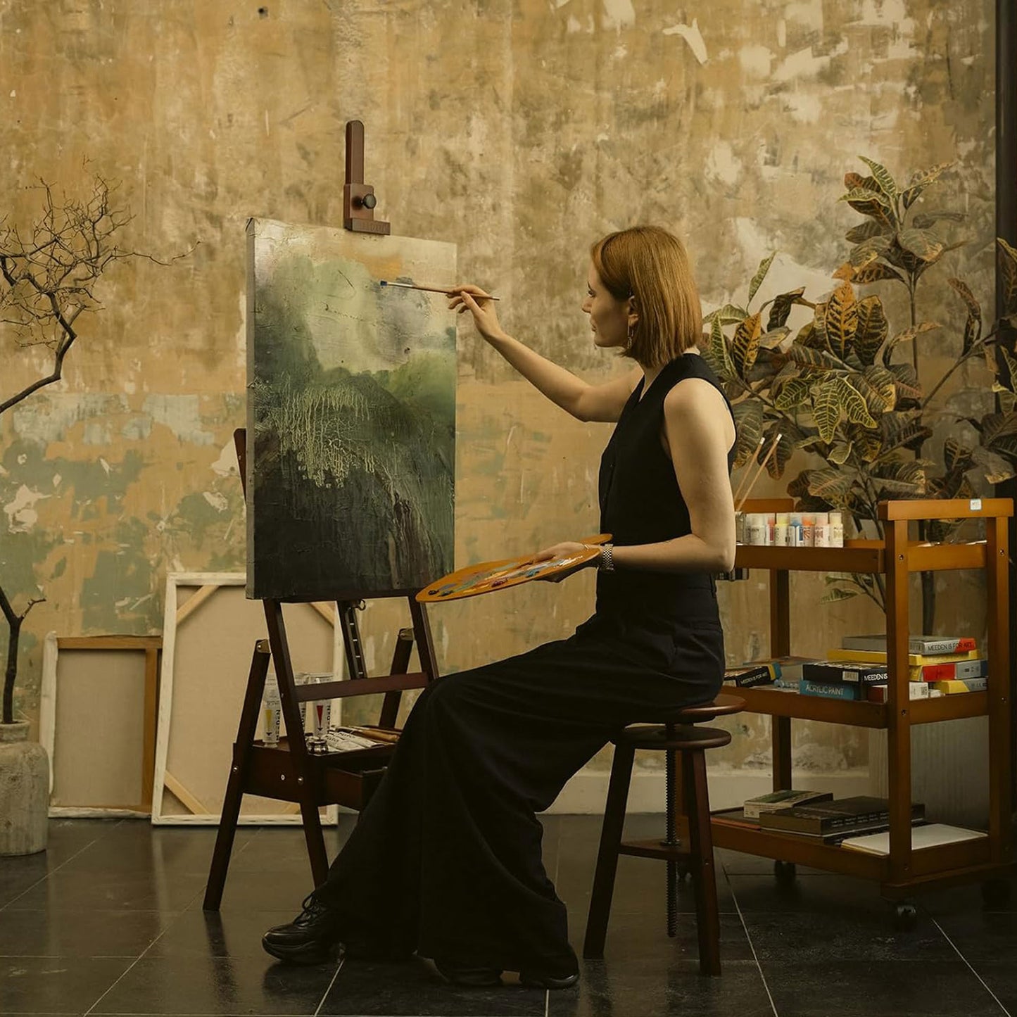 This easel is very practical, is very functional and lightweight