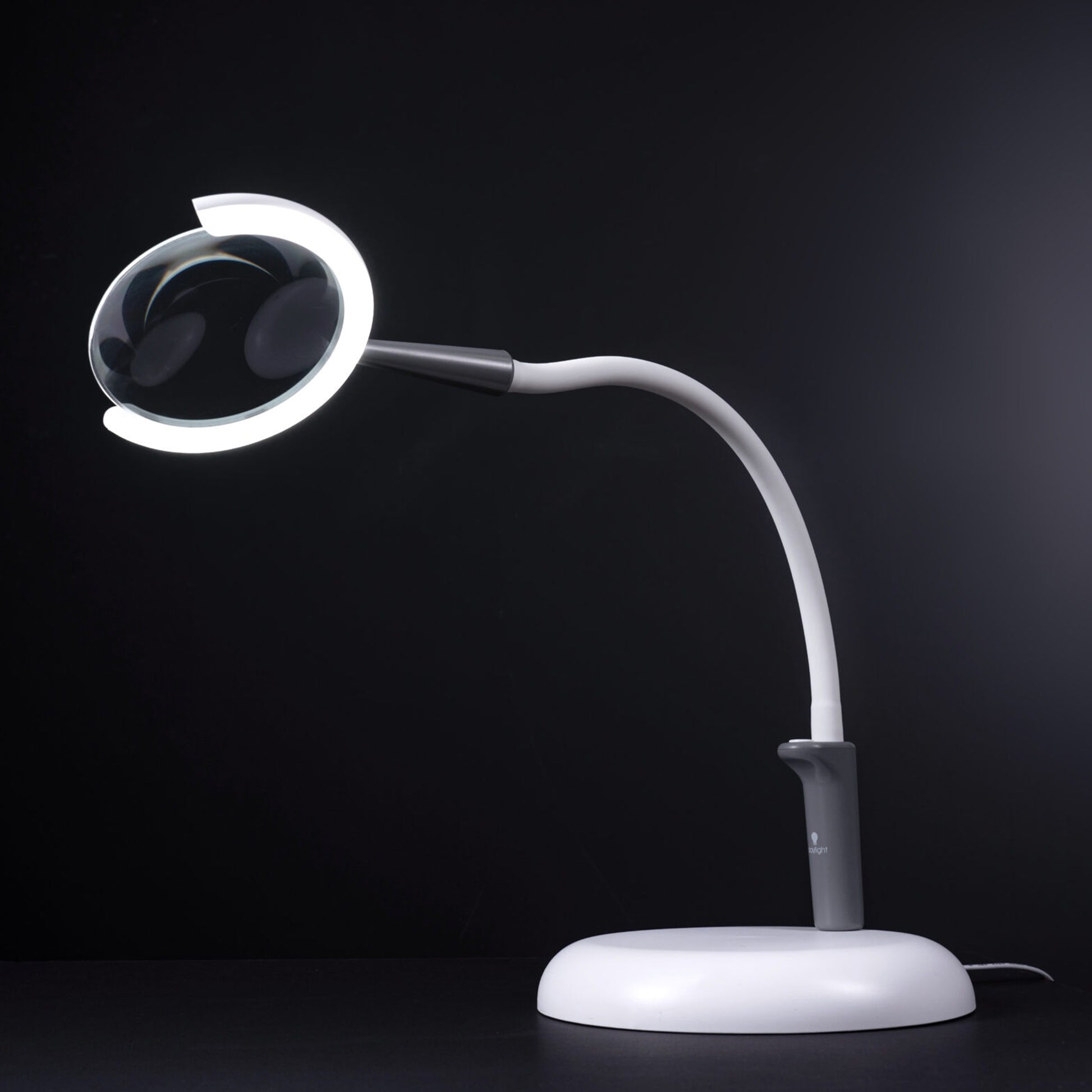 Daylight Company Magnificent Pro – 3-in-1 Magnifying Lamp with flexible neck and adjustable light.