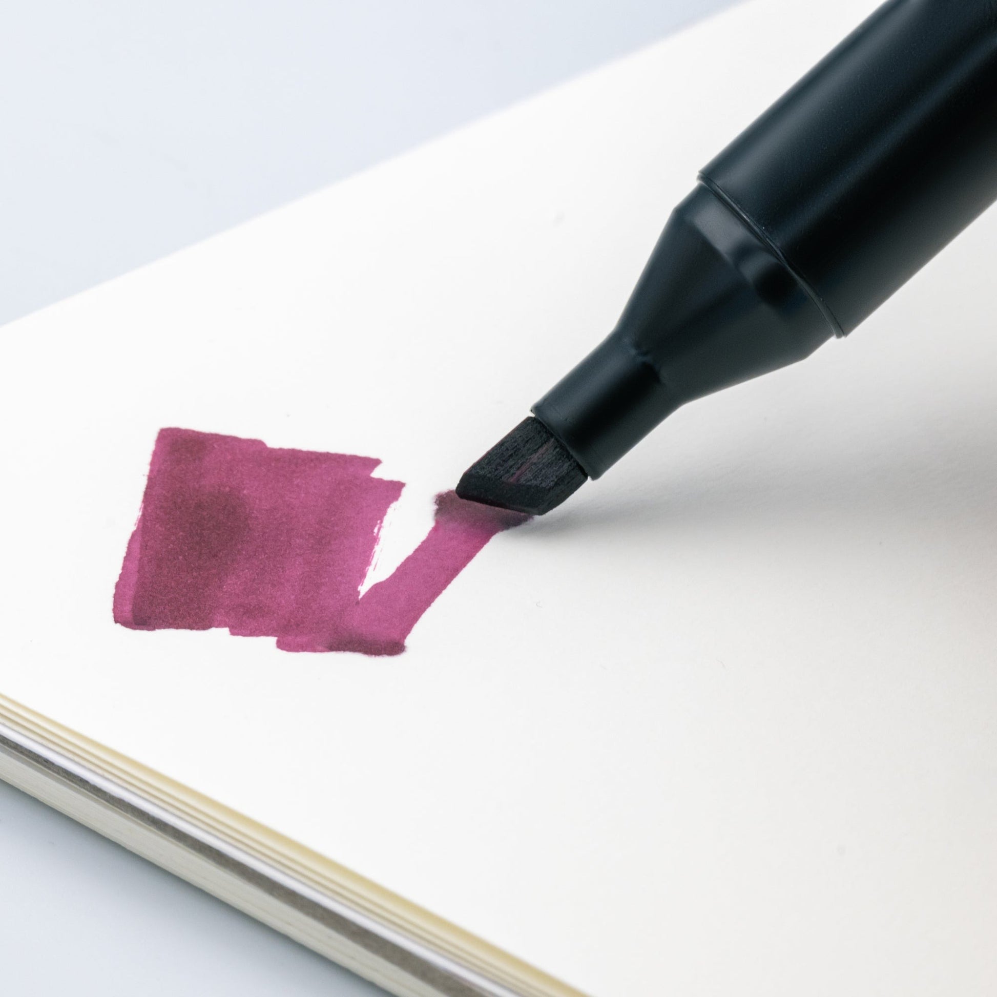 ARTessentials Graphic Art Markers - Dual Tip - Set of 80 - Closeup of wide tip in use