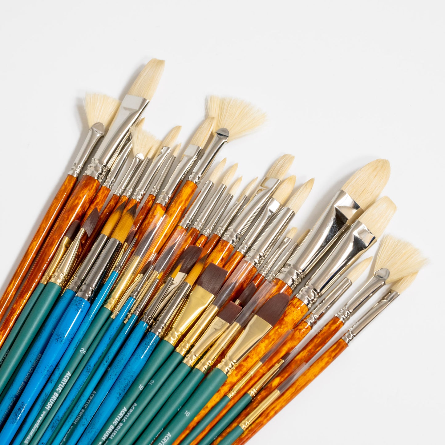 ARTdiscount Set of 50 Assorted Brushes Closeup