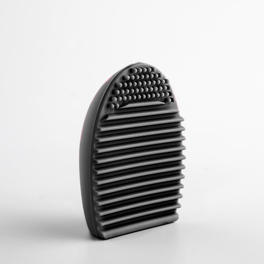 Studio Essentials : Silicone Brush Cleaning Egg