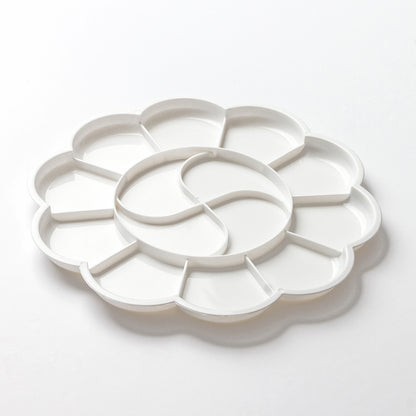Studio Essentials : Daisy Plastic Palette : 20cm Diameter (Apx.8in) : 14 Well