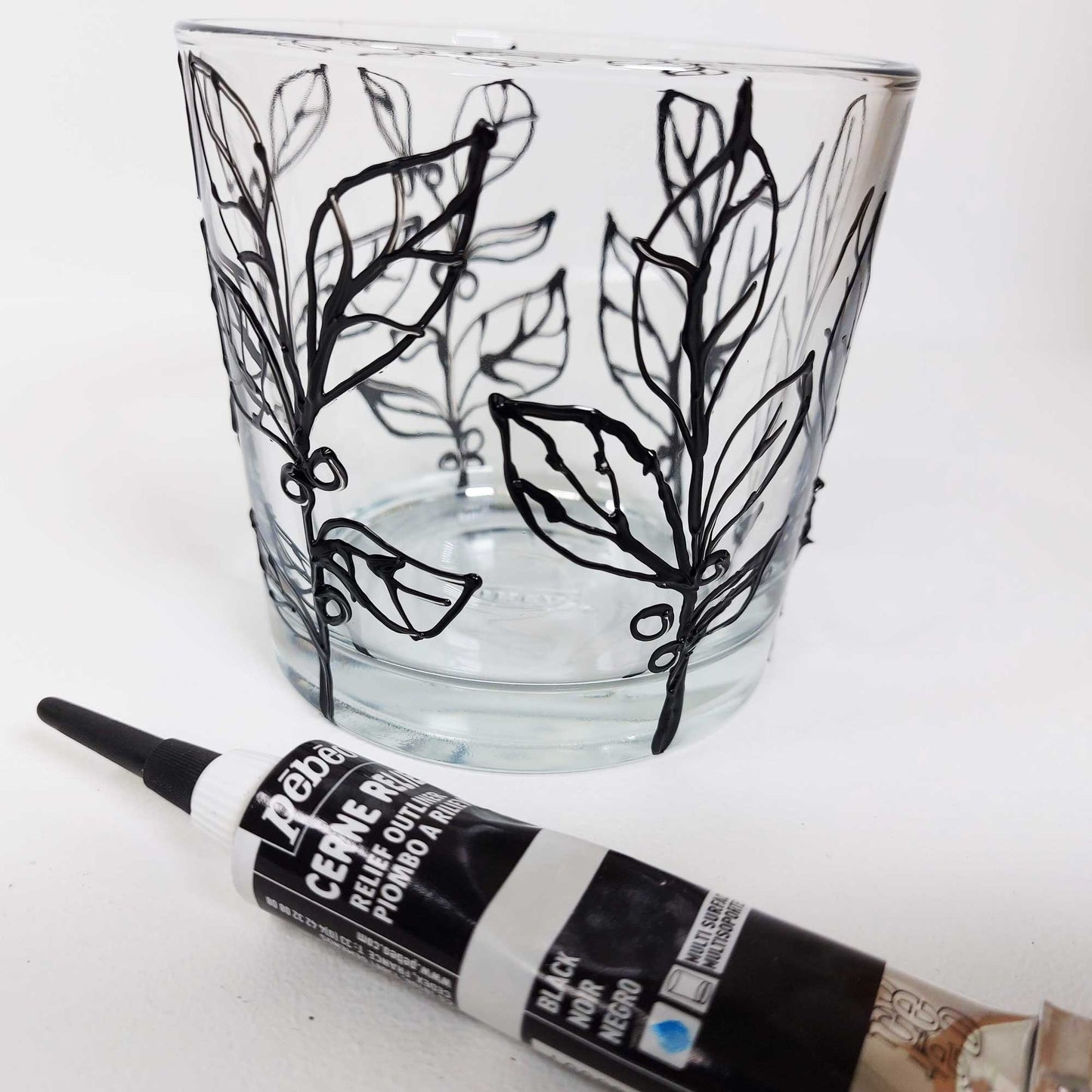 Pebeo Vitrail Cerne Relief Outliner - In use on a drinking glass