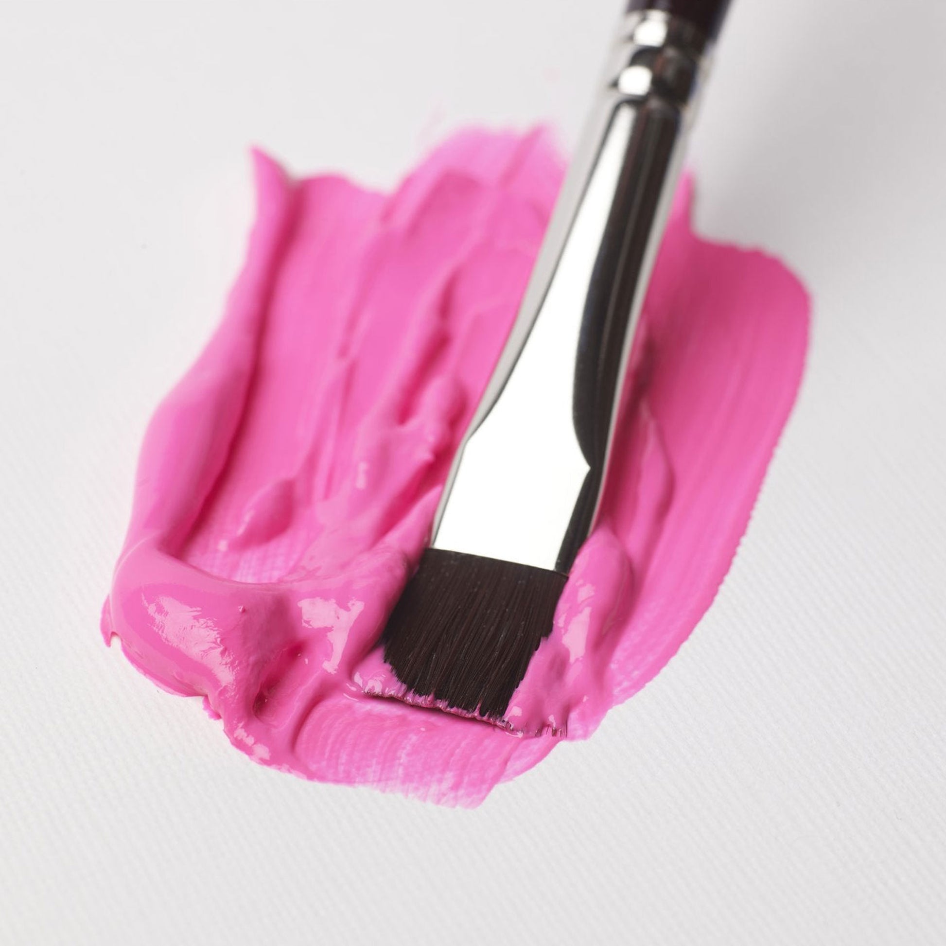 Galeria Short Handled Flat Acrylic Brush Closeup While in Use