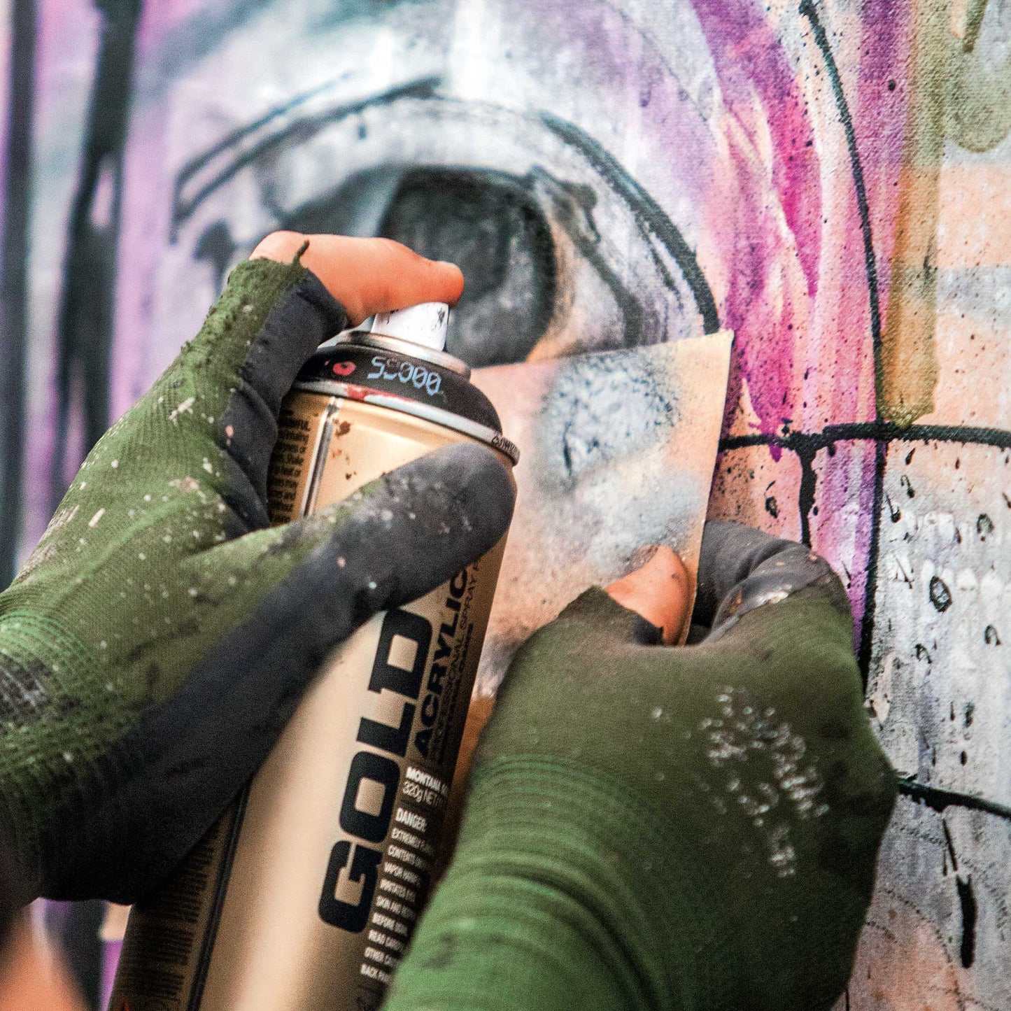 Montana - Acetone / Cap Cleaner in use