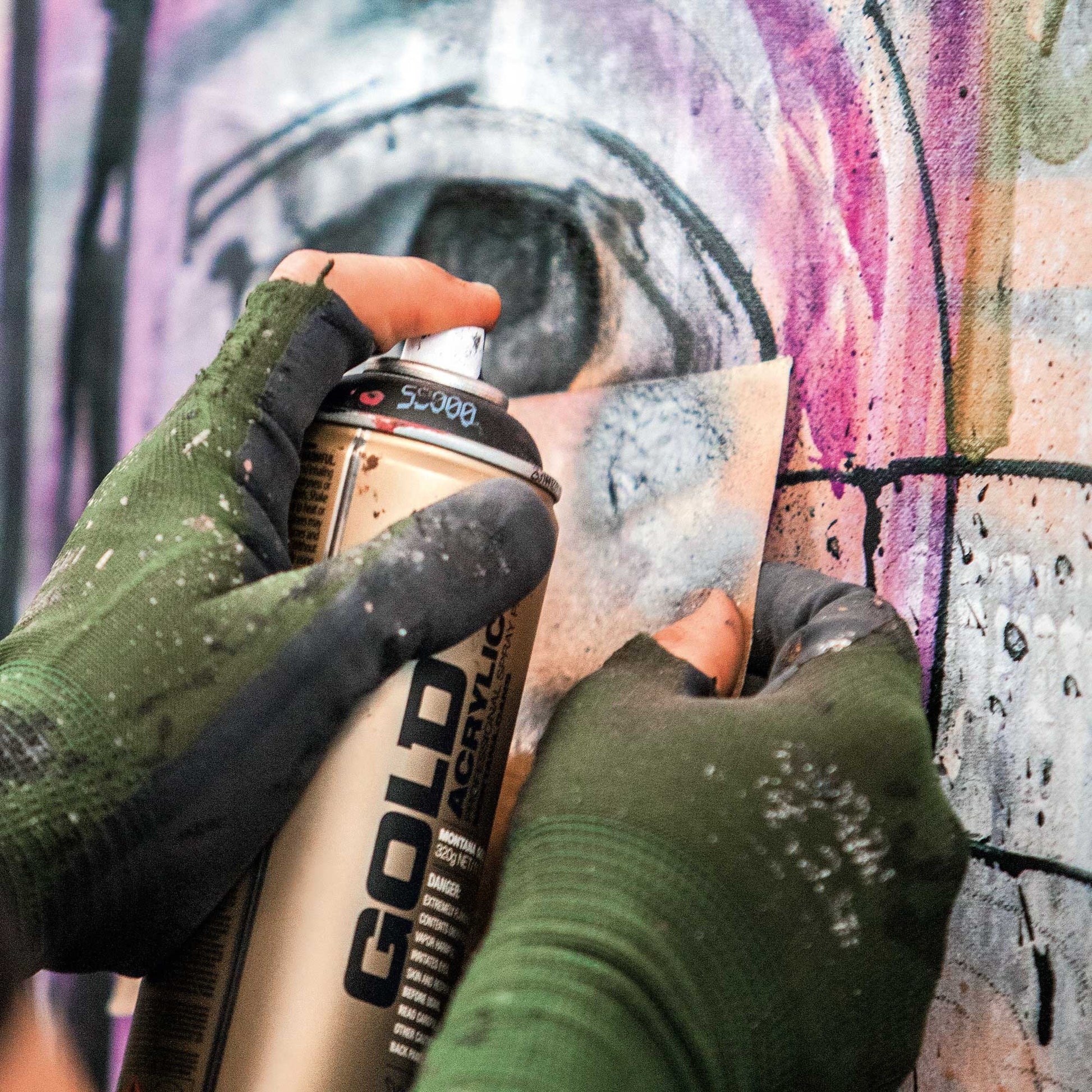 Montana - Acetone / Cap Cleaner in use